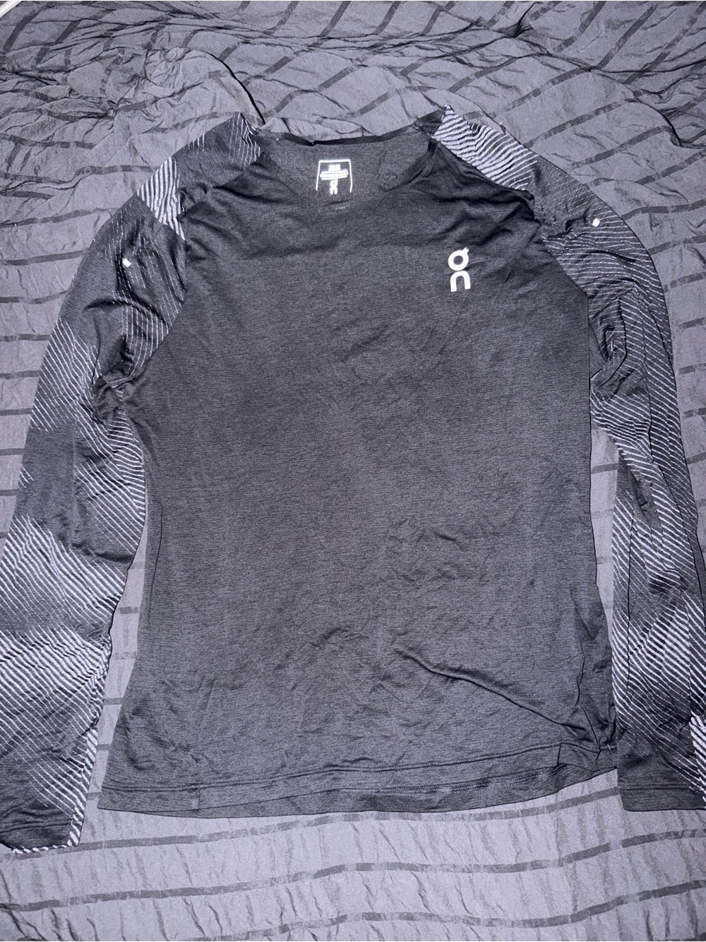 On Running Performance Long-T Lumos Men’s Medium - Charcoal